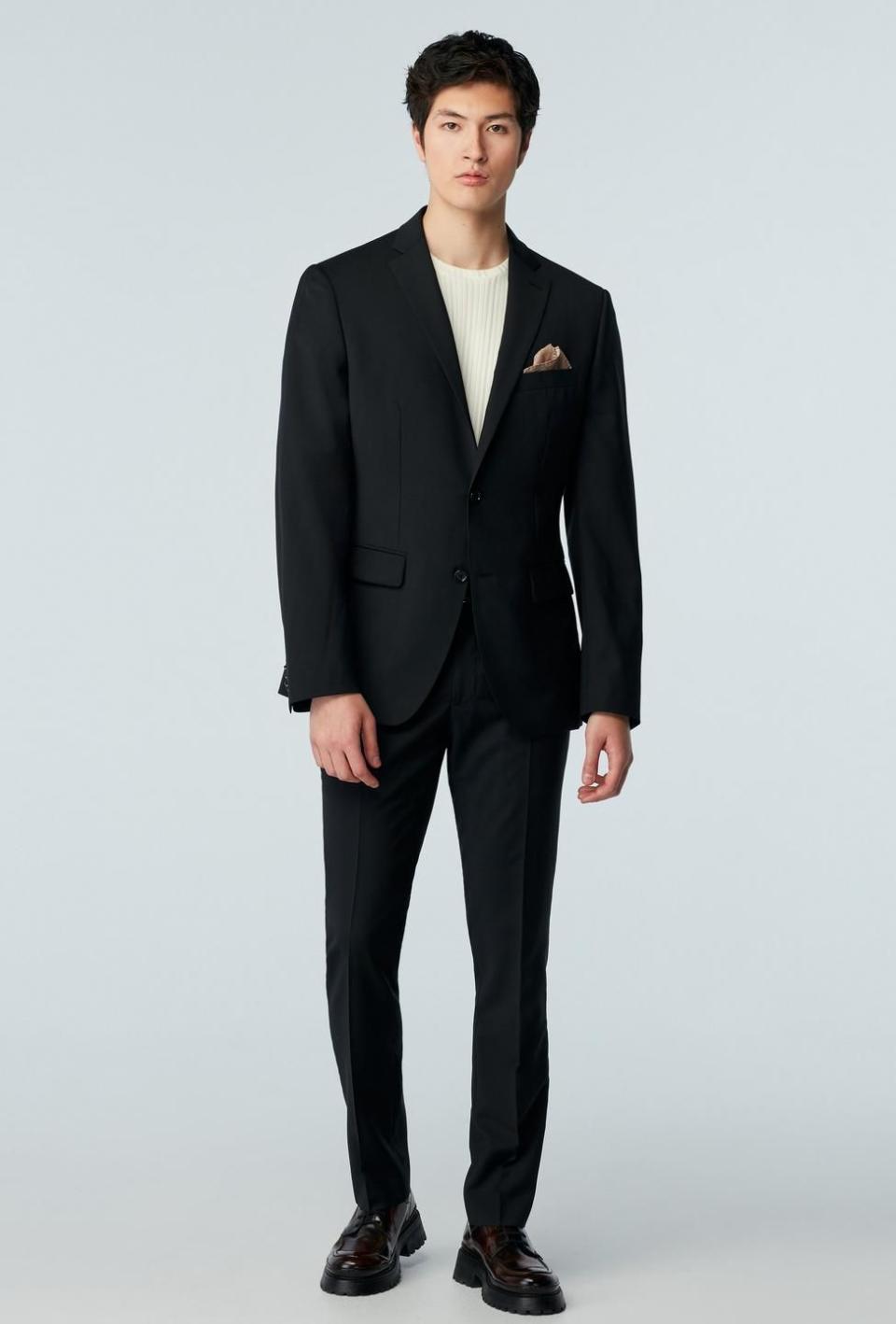 <p><a href="https://go.redirectingat.com?id=74968X1596630&url=https%3A%2F%2Fwww.indochino.com%2Fproduct%2Fhelsby-black-blazer&sref=https%3A%2F%2F" rel="nofollow noopener" target="_blank" data-ylk="slk:Shop Now;elm:context_link;itc:0;sec:content-canvas" class="link ">Shop Now</a></p><p>Helsby Black Blazer</p><p>indochino.com</p><p>$299.00</p>