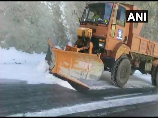 Snow being cleared from Mughal Road in J-K's Rajouri district. (Photo/ANI)