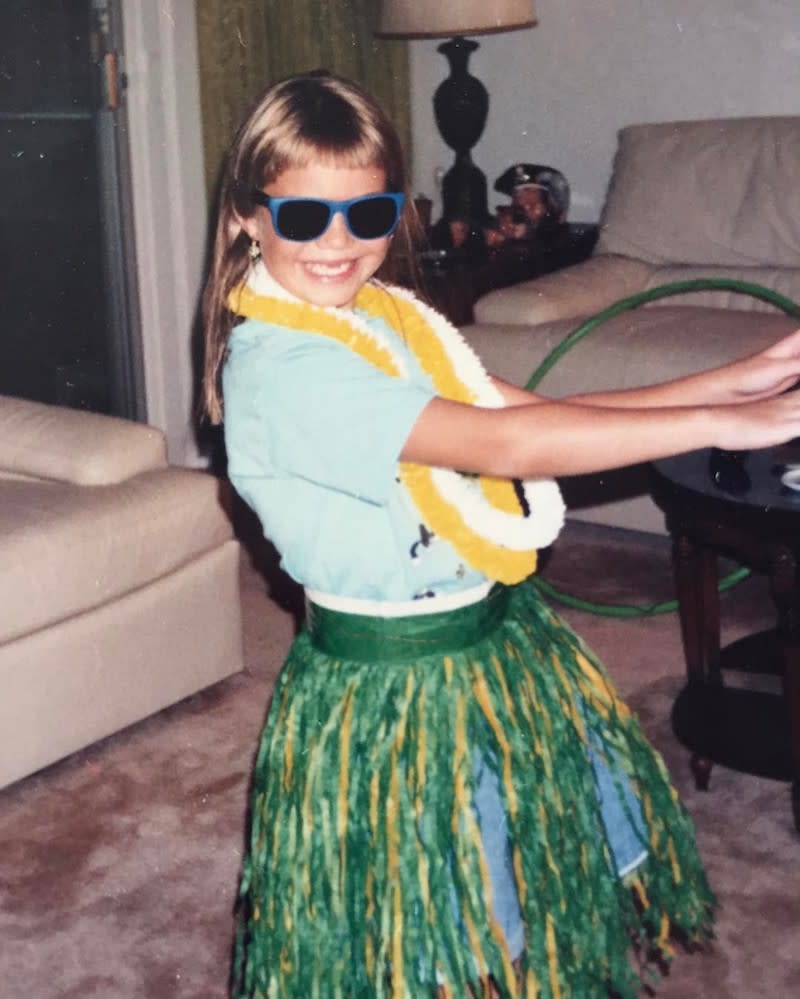 <p>She also mastered the hula. (Photo: Mandy Moore via <a rel="nofollow noopener" href="https://www.instagram.com/p/BPLkrQQgWuj/?taken-by=mandymooremm&hl=en" target="_blank" data-ylk="slk:Instagram;elm:context_link;itc:0;sec:content-canvas" class="link ">Instagram</a>) </p>