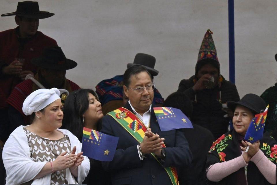 María Nela Prada, ministra de la Presidencia (izq.), junto al mandatario Luis Arce (centro) y la canciller Celinda Sosa (der.) en marzo de este año.