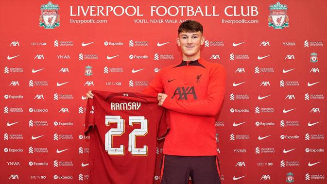 <p>Liverpool menuntaskan pembelian bek kanan klub Liga Skotlandia Aberdeen, Calvin Ramsay, pada bursa transfer musim panas 2022, Minggu (19/6/2022). (FOTO: twitter/@calvinramsay03)</p>