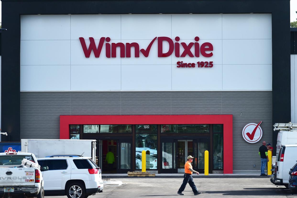 Aldi is buying about 400 Winn-Dixie and Harveys Supermarket stores across the Southeast