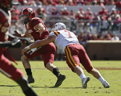 Iowa State’s Joel Lanning (7) sacks Oklahoma quarterback Baker Mayfield (6) in the fourth quarter Saturday. (AP)