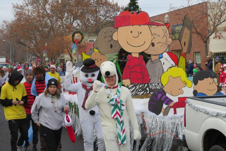 the 2023 Numerica Hometown Holiday parade in downtown Kennewick starts at 10 a.m., Dec. 2.