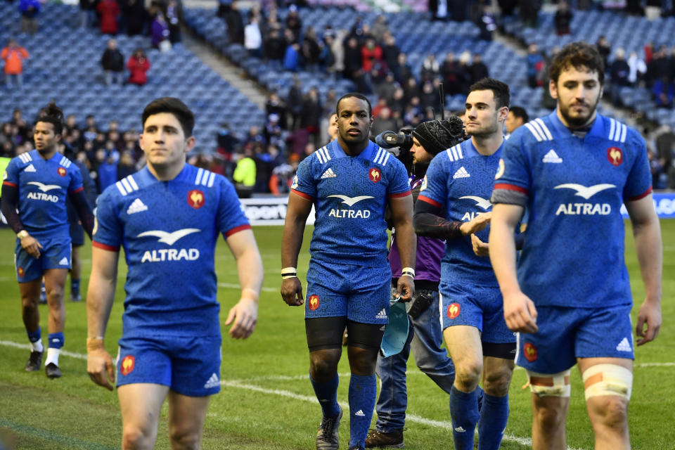 Les Bleus tête basse à leur sortie du terrain à Edimbourg