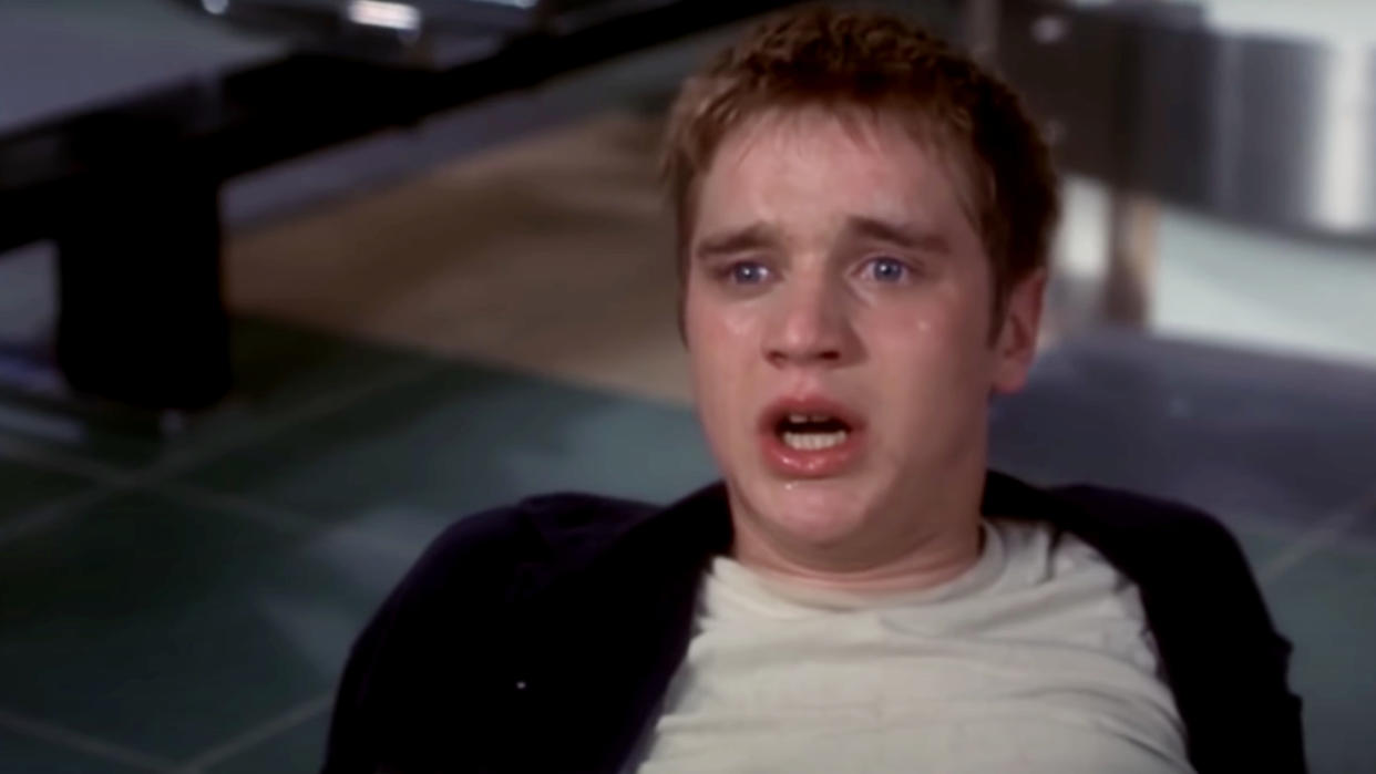  Devon Sawa lying on the floor in a panic in Final Destination. 