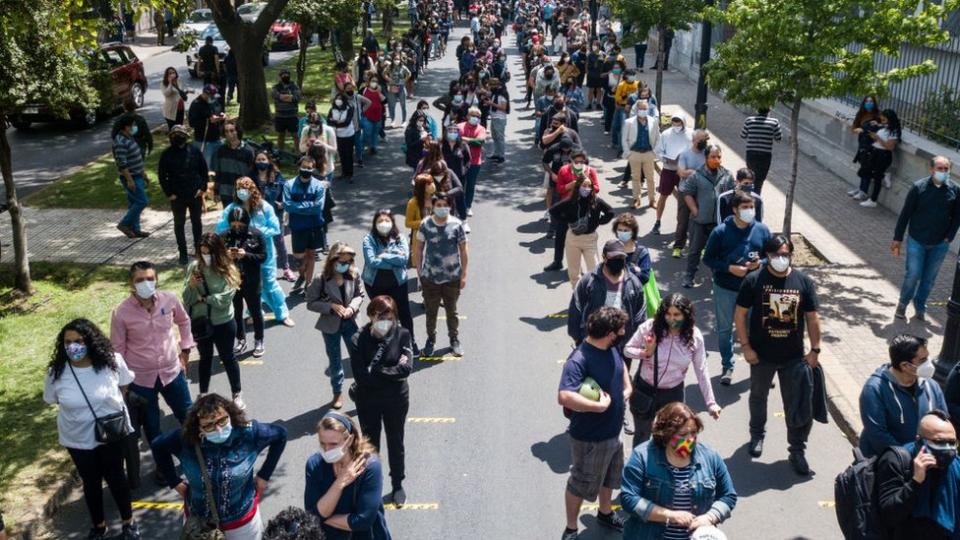 No obstante, los centros de votación se vieron con grandes filas desde las primeras horas de la mañana y se mantuvieron así a lo largo del día.