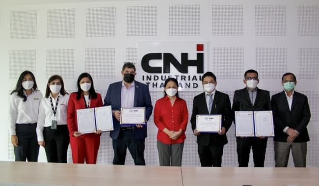 CNH Industrial signs an MoU with Pakdee College of Commerce and Technology in Thailand to support agricultural machinery students.