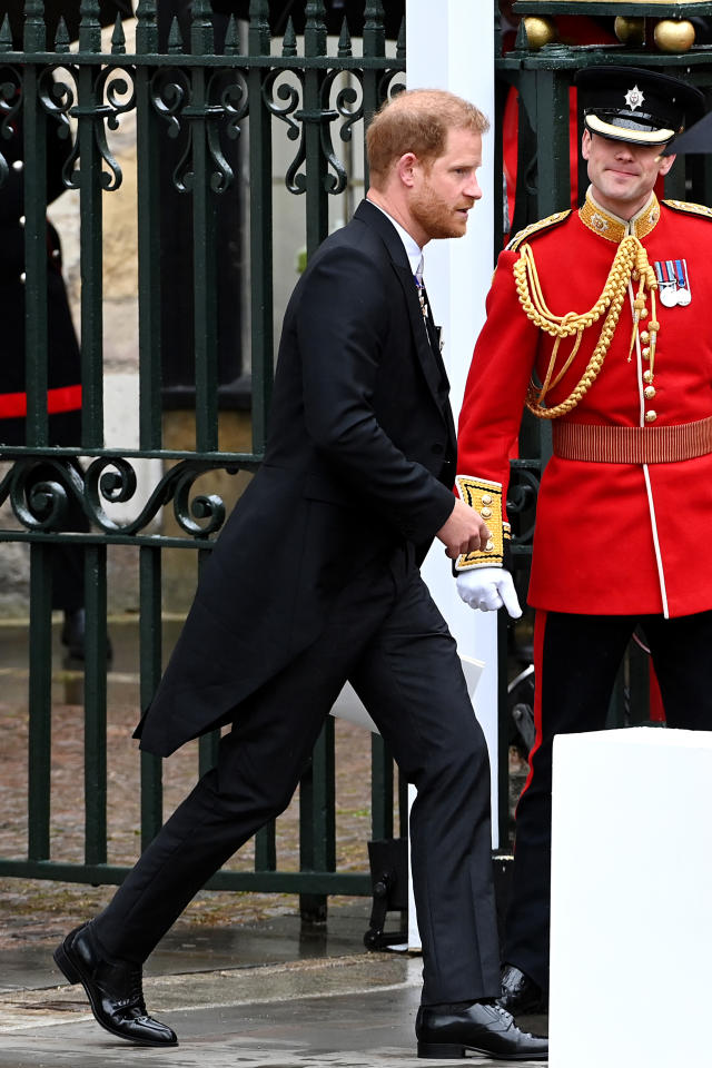 How to dress when hiking, where there's a possibility of being photographed  for the public : r/SaintMeghanMarkle