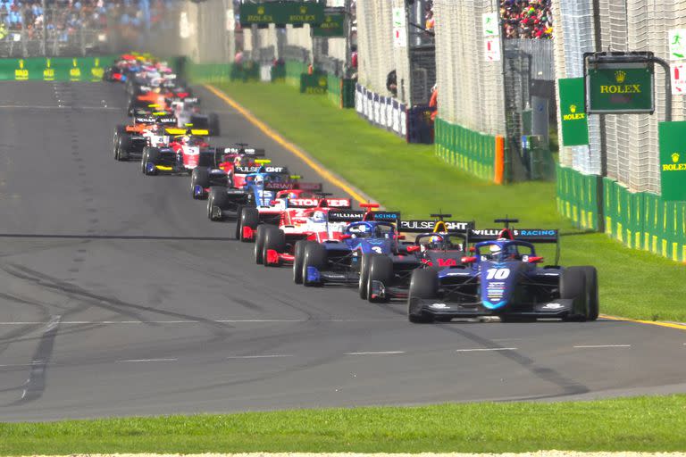 El Nº 10 al frente; en 2023 Colapinto logró triunfos en las carreras sprint de Silversone y Monza, en su segunda temporada en Fórmula 3.