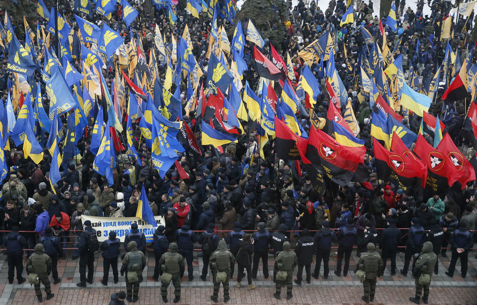 <p>Activists of nationalist groups and their supporters take part in the so-called March of Dignity, marking the third anniversary of the 2014 Ukrainian pro-European Union (EU) mass protests, in Kiev, Ukraine, Feb. 22, 2017. (Valentyn Ogirenko/Reuters) </p>