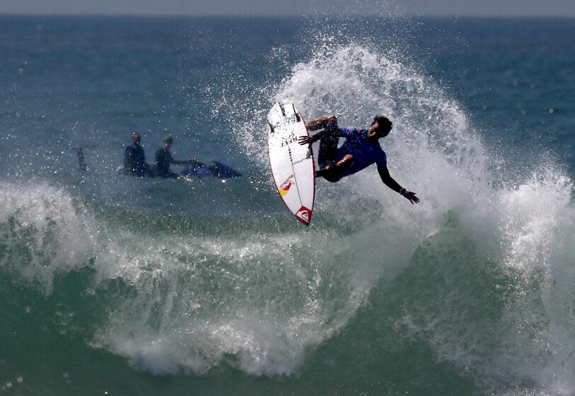 132388San Clemente, CA - California surfer Griffin Colapinto gets airboprne while competing in the WSL Rip Curl Surfing Finals at San Clemente on Saturday, Sep. 9, 2023. September 09: in San Clemente on Saturday, Sept. 9, 2023 in San Clemente, CA. (Luis Sinco / Los Angeles Times)