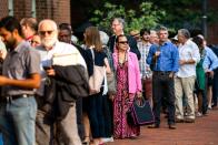 <p>Journalists and members of the public wait to enter the US District Court for the second week of testimony in the trial of Donald Trump’s former campaign chairman Paul Manafort in Alexandria, Va., Aug. 7, 2018. (Photo: Jim Lo Scalzo/EPA-EFE/REX/Shutterstock) </p>