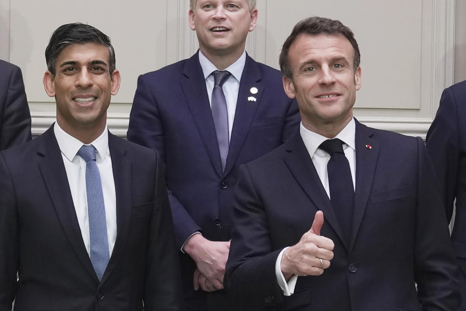 French President Emmanuel Macron, right, and Britain's Prime Minister Rishi Sunak, left, pose with ministers during a French-British summit at the Elysee Palace in Paris, Friday, March 10, 2023. French President Emmanuel Macron and British Prime Minister Rishi Sunak meet for a summit aimed at mending relations following post-Brexit tensions, as well as improving military and business ties and toughening efforts against Channel migrant crossings. (AP Photo/Kin Cheung, Pool)
