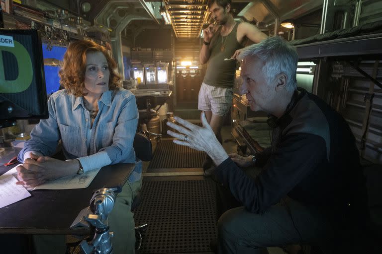 Sigourney Weaver y el director, durante el rodaje