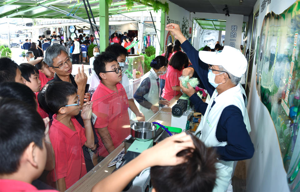 行動環保教育車於宜蘭餅發明館展出到11月13日，歡迎民眾蒞臨。