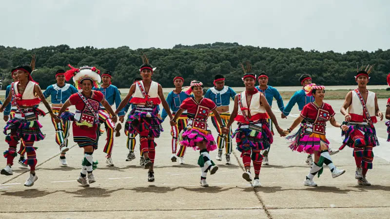 ▲新竹湖口營區開放，國軍官兵原住民舞蹈表演。(圖／陸軍司令部提供)