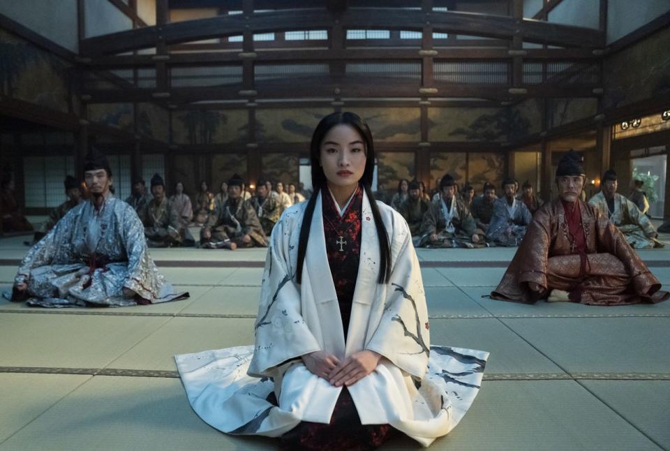 澤井杏奈（中）在好萊塢發展有成，《幕府將軍》中詮釋有流利外語能力的鞠子夫人。（Disney+提供）
