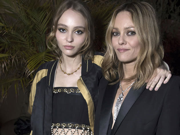 <p>Comme sa mère, Lily-Rose Depp est devenue mannequin et actrice. Elles se ressemblent trait pour trait.<br> Crédit photo : Getty Images </p>