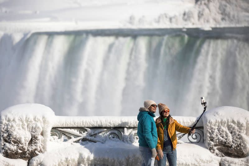 FILE PHOTO: Tourists take a selfie overlooking Niagara Falls