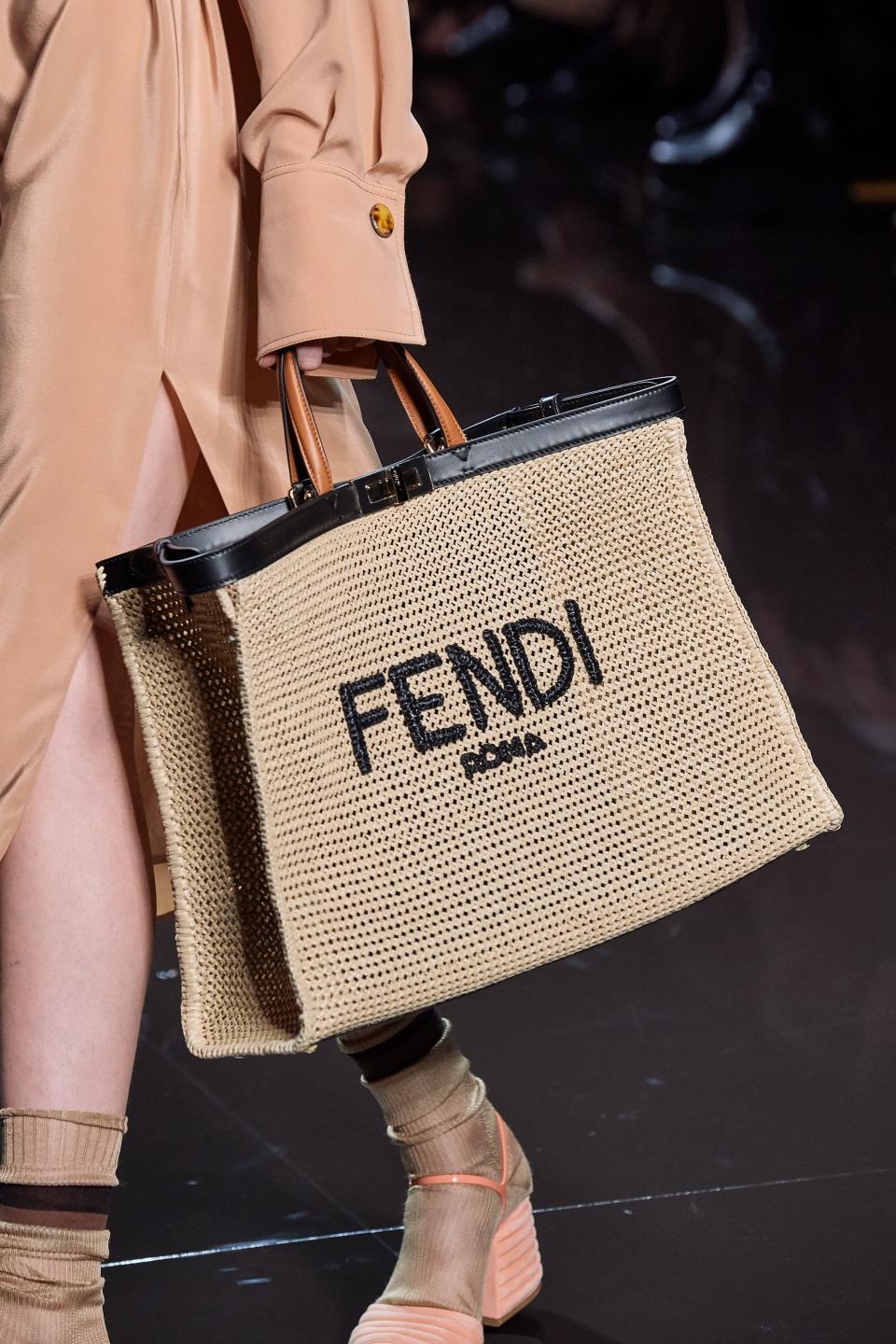 <h1 class="title">Fendi</h1><cite class="credit">Photo: GoRunway.com</cite>