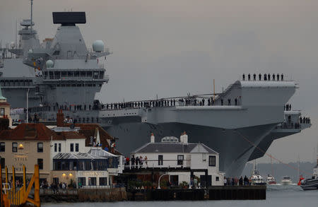 The Royal Navy's new aircraft carrier HMS Queen Elizabeth arrives in Portsmouth, Britain August 16, 2017. REUTERS/Peter Nicholls