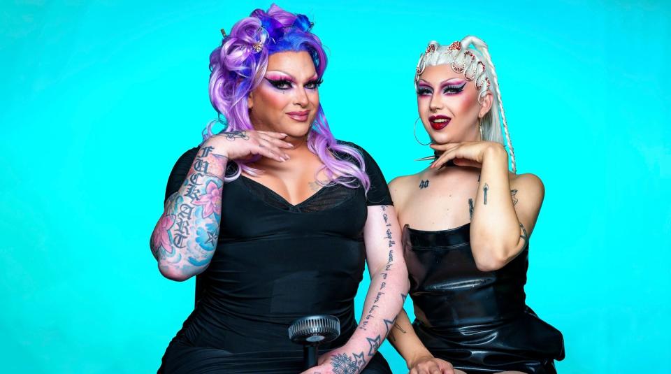 Unter anderem die Drag Queens Barbie Breakout (links) und Ivanka T sprechen schonungslos über ihre Erfahrungen mit LGBTQ-Feindlichkeit. (Bild: WDR /Doclights / Marc Vorwerk)