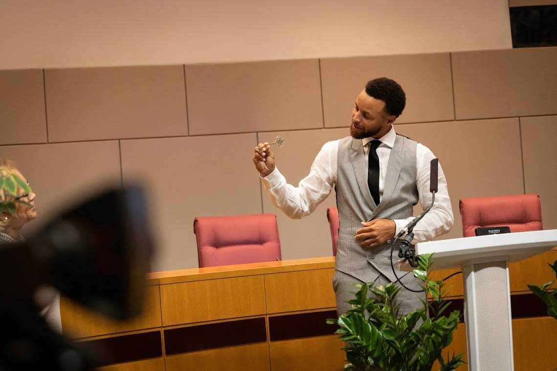 NBA superstar Steph Curry, a Charlotte native, shows off a key to the city in the Charlotte-Mecklenburg Government Center. During the event, Curry made brief remarks, saying he’d like to finish his career with the Golden State Warriors, but the Hornets are another team he’d consider playing for.