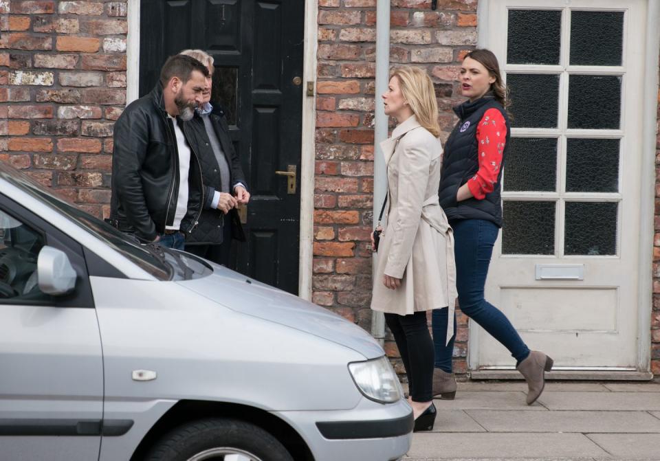 Monday, April 29: Leanne thinks Simon should move in with her