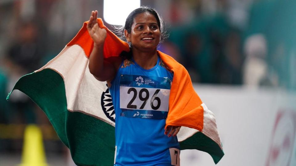 India's Dutee Chand corre los 100m en los Juegos Asiáticos de 2018