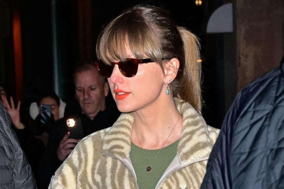 <p>North Woods/BACKGRID</p> Taylor Swift wears Kobe Bryant-inspired jewelry