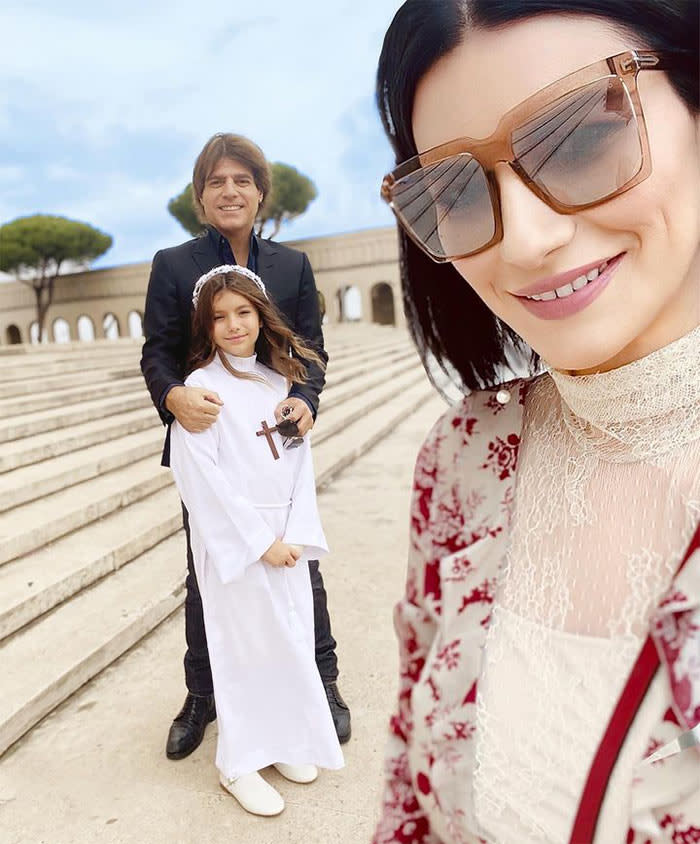 Laura Pausini en la Primera Comunión de su hija