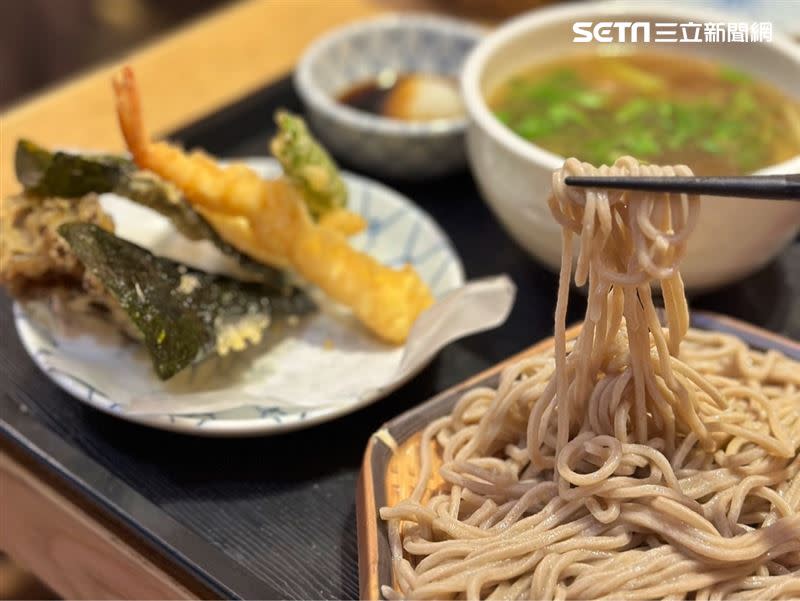 「金子半之助」與台北超人氣蕎麥麵店「二月半そば」聯名推出「蕎麥麵定食」系列新品！（圖／記者劉沛妘攝影）