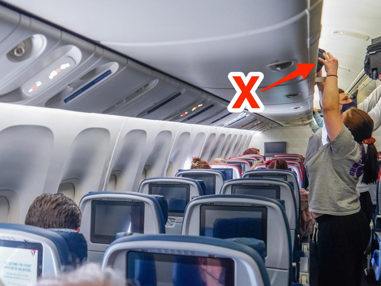 Um schnell und effizient an Bord eines Flugzeugs zu kommen und Verspätungen zu vermeiden, empfehlen Flugexperten, das Rollgepäck zu Hause zu lassen. - Copyright: Joey Hadden/Insider