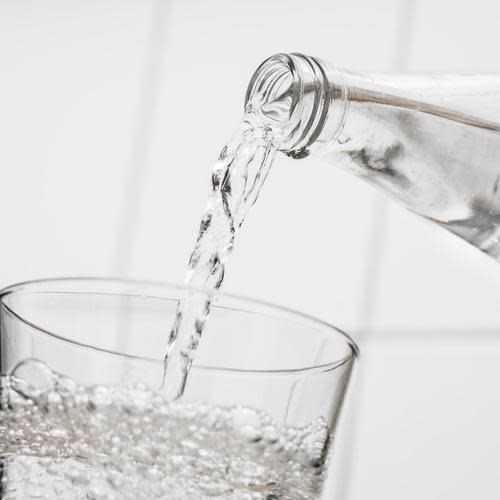 What's the Difference Between Club Soda, Seltzer, and Sparkling Mineral  Water?