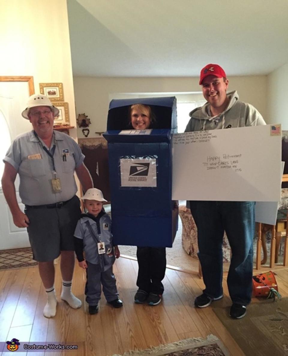 Via <a href="http://www.costume-works.com/costumes_for_families/united-states-postal-service.html" target="_blank">Costume Works</a>