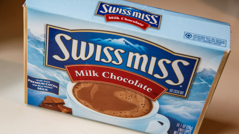 Box of Swiss Miss packets