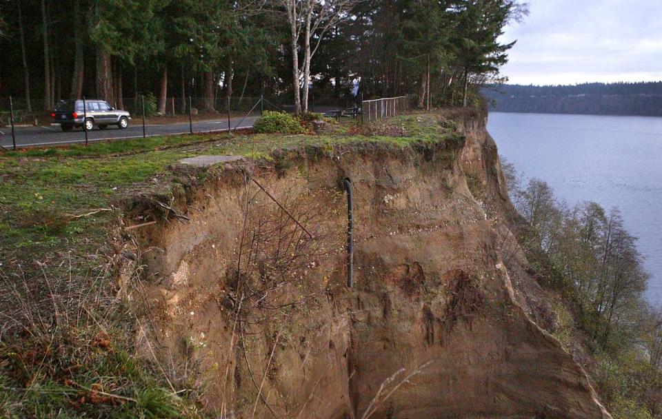 Significant erosion on the bluffs at the Gig Harbor Viewpoint may require moving Five Mile Drive farther back into Point Defiance Park. Its one of many possible changes contained in the first proposed update of the park’s master plan since 1911, Monday, December 10, 2007 in Tacoma. (Drew Perine/The News Tribune)