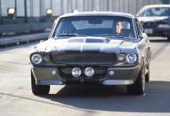 Das wohl am häufigst eingesetzte Kultauto dürfte der Ford Mustang sein: In "Bullitt" war es ein 1968er Mustang GT, in "Nur noch 60 Sekunden" (Bild) ein Shelby Mustang GT 500, den Nicolas Cage im Film liebevoll Eleanor tauft. (Bild: Touchstone Pictures / Merrick Martin)