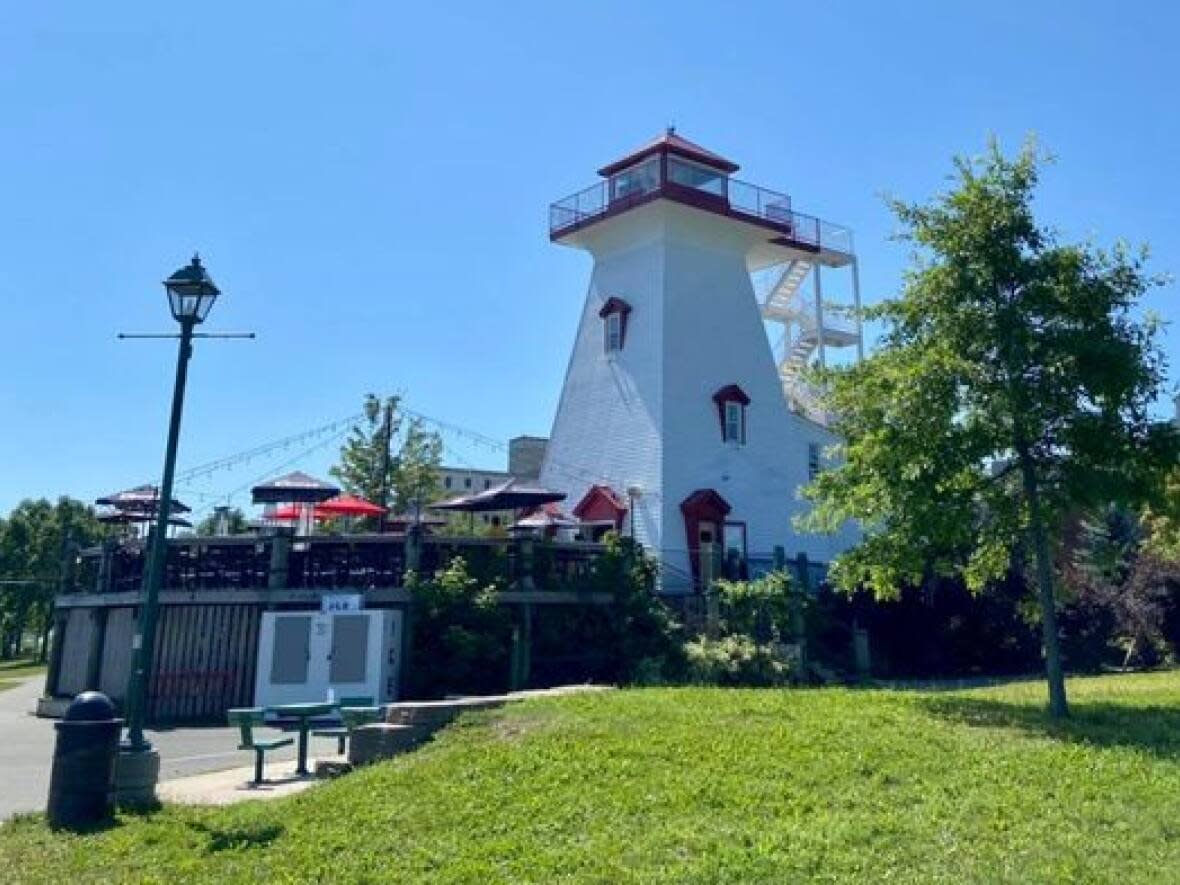 540 Kitchen and Bar first operated an outdoor pub at the lighthouse near St. Anne's Point Drive last year, which Fredericton city staff say was a success. (Fredericton Homeless Shelters/Facebook - image credit)