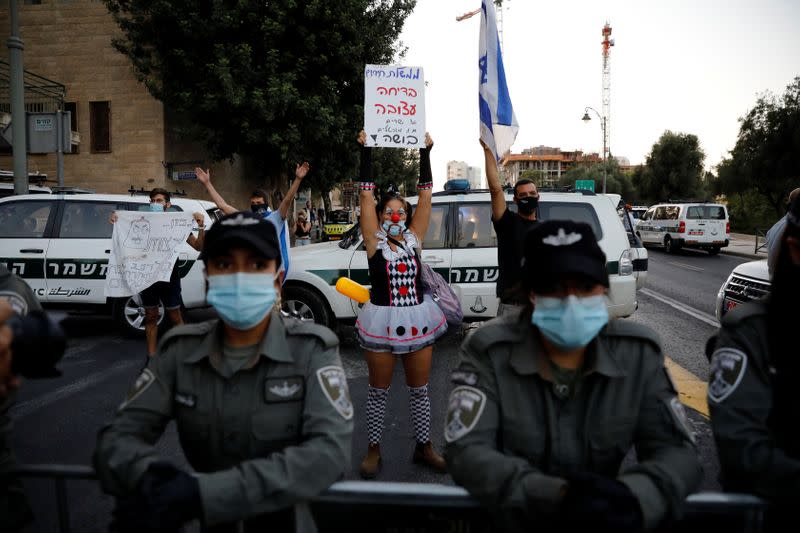 Israelis protest against government's response to the coronavirus crisis