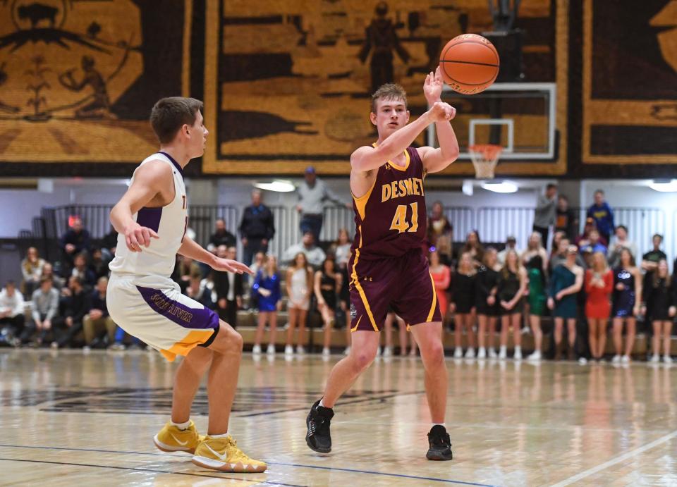 De Smet's Tory Holland throws a pass to a teammate on Saturday, January 22, 2022, in the Hanson Classic at the Corn Palace in Mitchell.