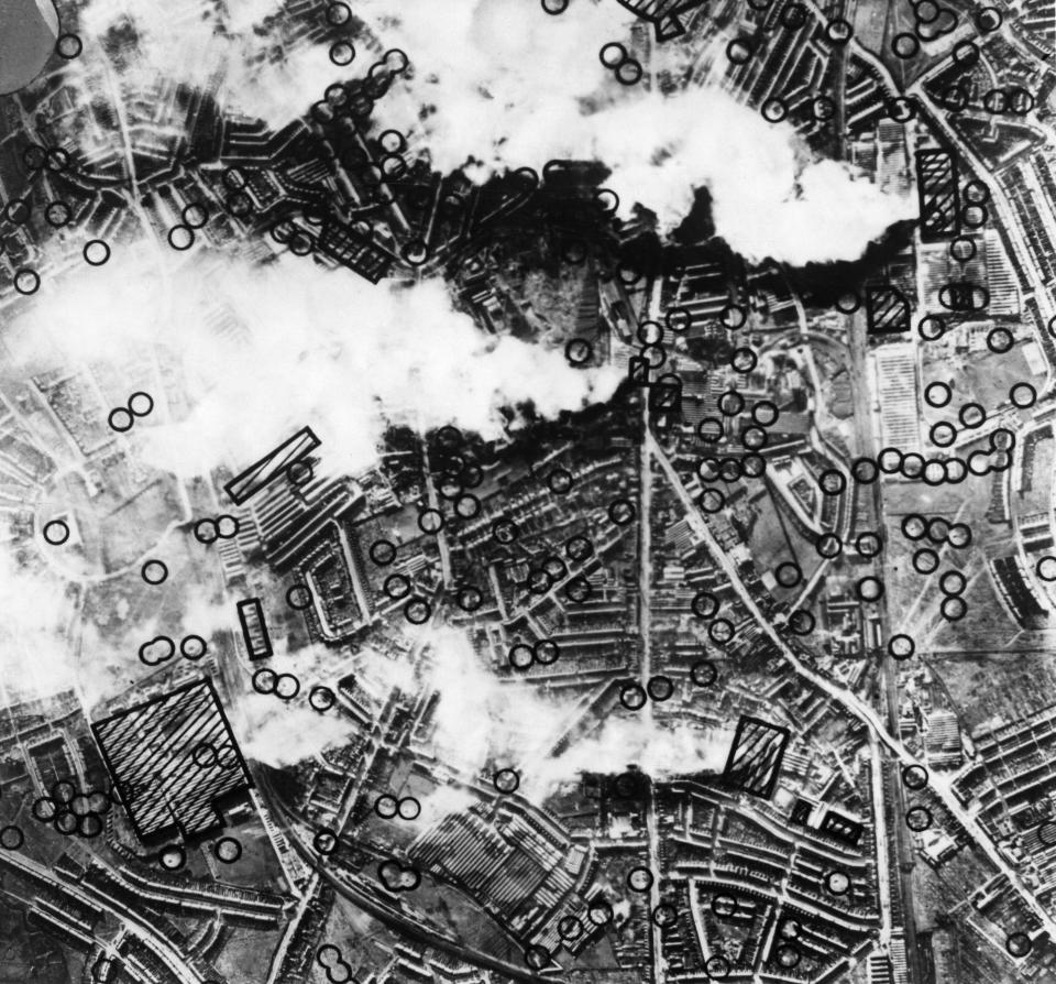 (Eingeschränkte Rechte für bestimmte redaktionelle Kunden in Deutschland. Limited rights for specific editorial clients in Germany.) 2.WW, Britain during... / Air War: Battle of Britain (07.40-05.41) Bomb raid against Coventry, 14.11.1940:aerial view picture shows damaged plants (rectangular marks) and bomb craters (circles) November 1940 (Photo by ullstein bild/ullstein bild via Getty Images)