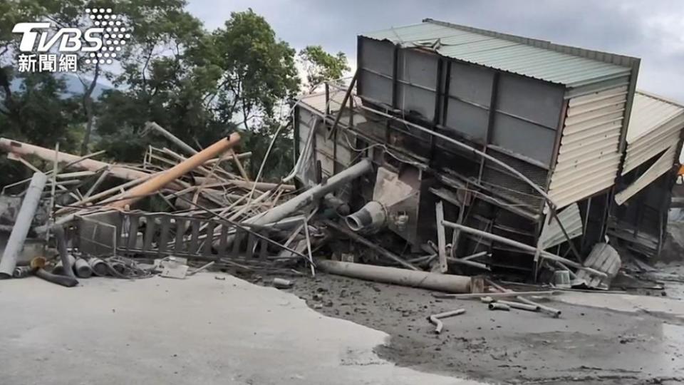 地震導致花蓮玉里一間水泥廠發生死亡意外。（圖／TVBS）