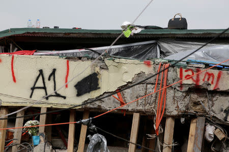 A handbag stands on the roof of a collapsed school building during a search for students at the Enrique Rebsamen school after an earthquake in Mexico City, Mexico September 21, 2017. REUTERS/Jose Luis Gonzalez