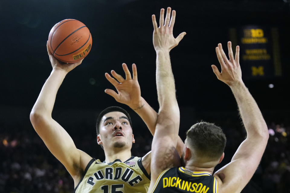 Purdue center Zach Edey shoots over Michigan center Hunter Dickinson, right, during the first half of an NCAA college basketball game in Ann Arbor, Mich., Thursday, Jan. 26, 2023. (AP Photo/Paul Sancya)