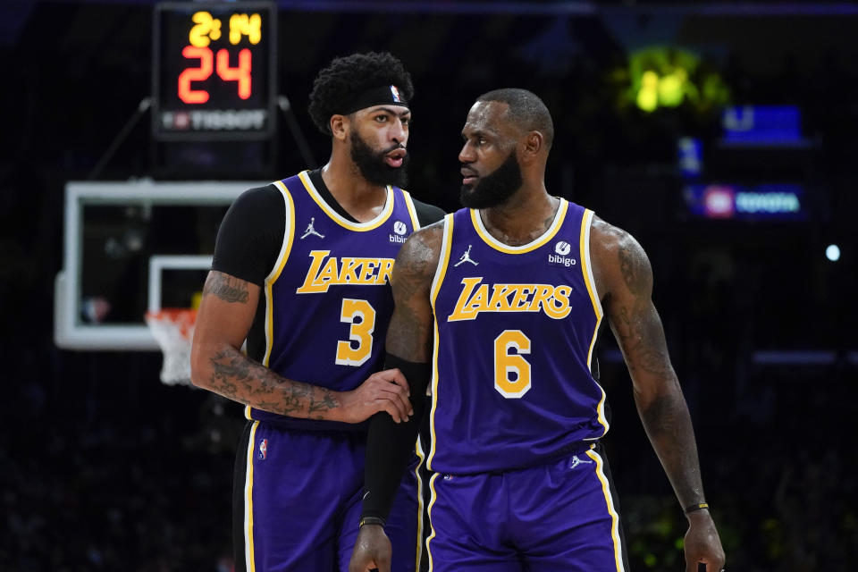 Los Angeles Lakers' Anthony Davis talks to LeBron James during a game.