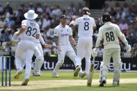 England's Stuart Broad, second right, celebrates with teammates the dismissal of New Zealand's captain Kane Williamson during the first day of the third cricket test match between England and New Zealand at Headingley in Leeds, England, Thursday, June 23, 2022. (AP Photo/Rui Vieira)