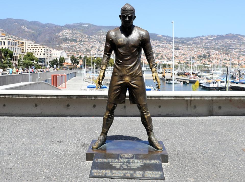 Cristiano Ronaldo, CR7 museum, statue