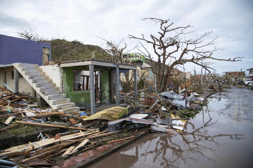 En esta foto difundida por la oficina de prensa de la presidencia de Colombia, las casas están en ruinas luego del paso del huracán Iota por la isla de Providencia, Colombia, el martes 17 de noviembre de 2020 (Efraín Herrera / Oficina de prensa de la presidencia de Colombia vía AP).